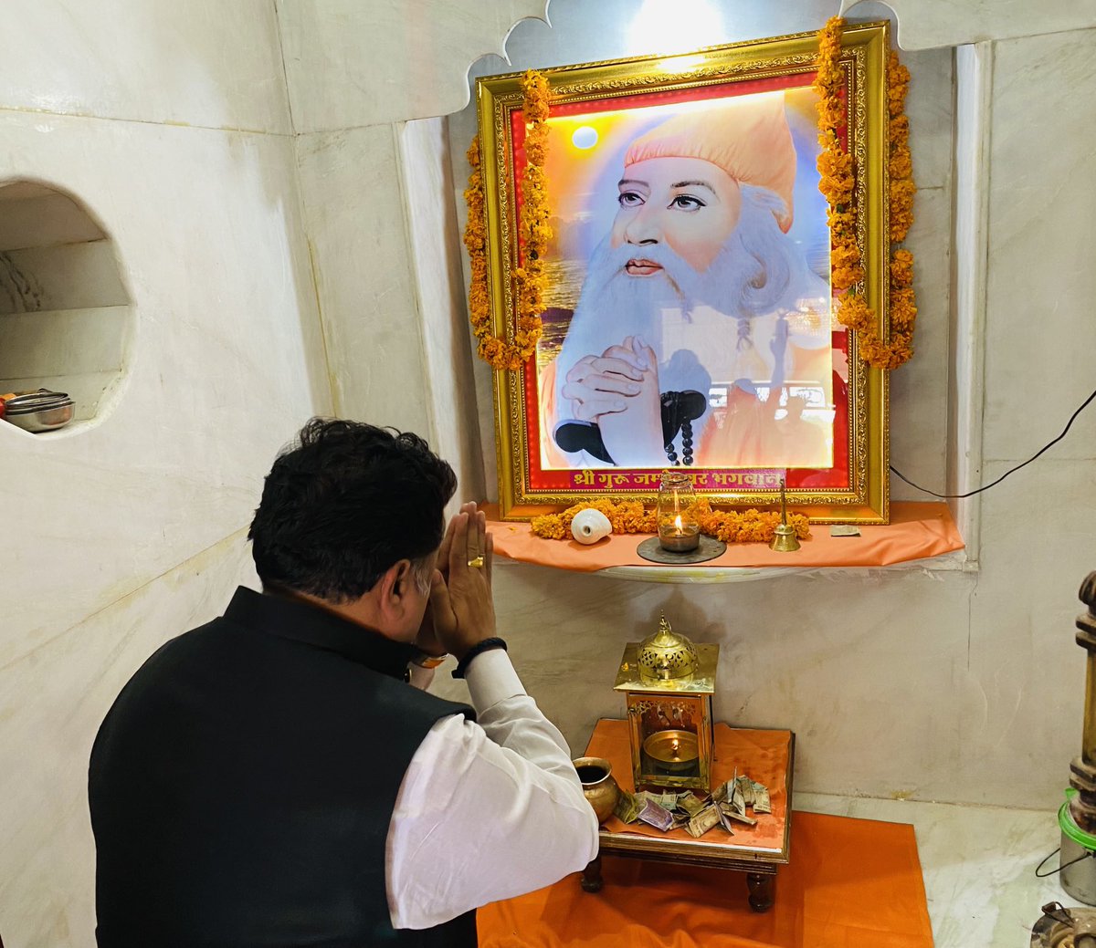 kkvishnoibjp's tweet photo. श्री गुरु जंभेश्वर मंदिर जालबेरीं में आचार्य डॉ गोरधनराम जी महाराज  के मुखारविंद चल रही विराट जाम्भाणी हरि कथा ज्ञान यज्ञ समापन कार्यक्रम में भाग लिया।
#dhorimanna https://t.co/1z6ZtHevs6