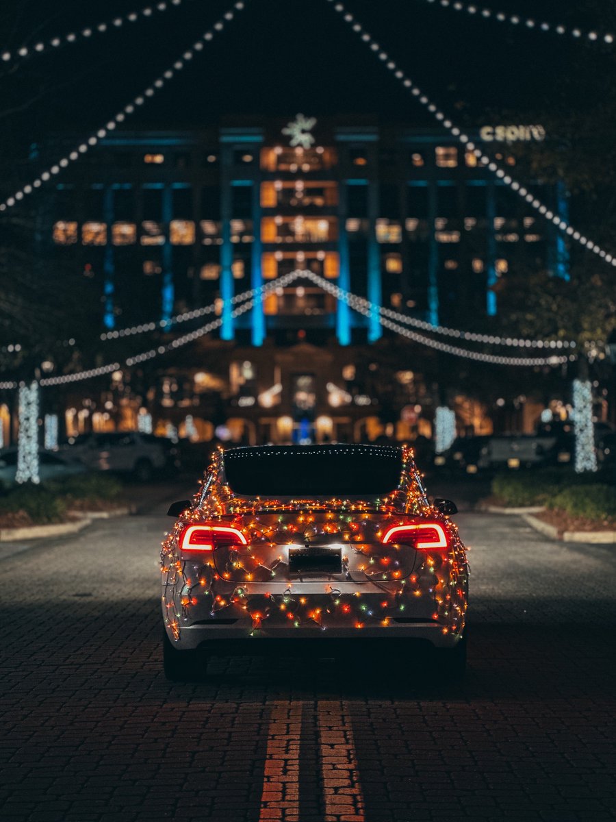 Tesla's tweet photo. Model 🎄

📸 dhilansphotography / notbestiefares on Insta https://t.co/7AAWnLyvC2