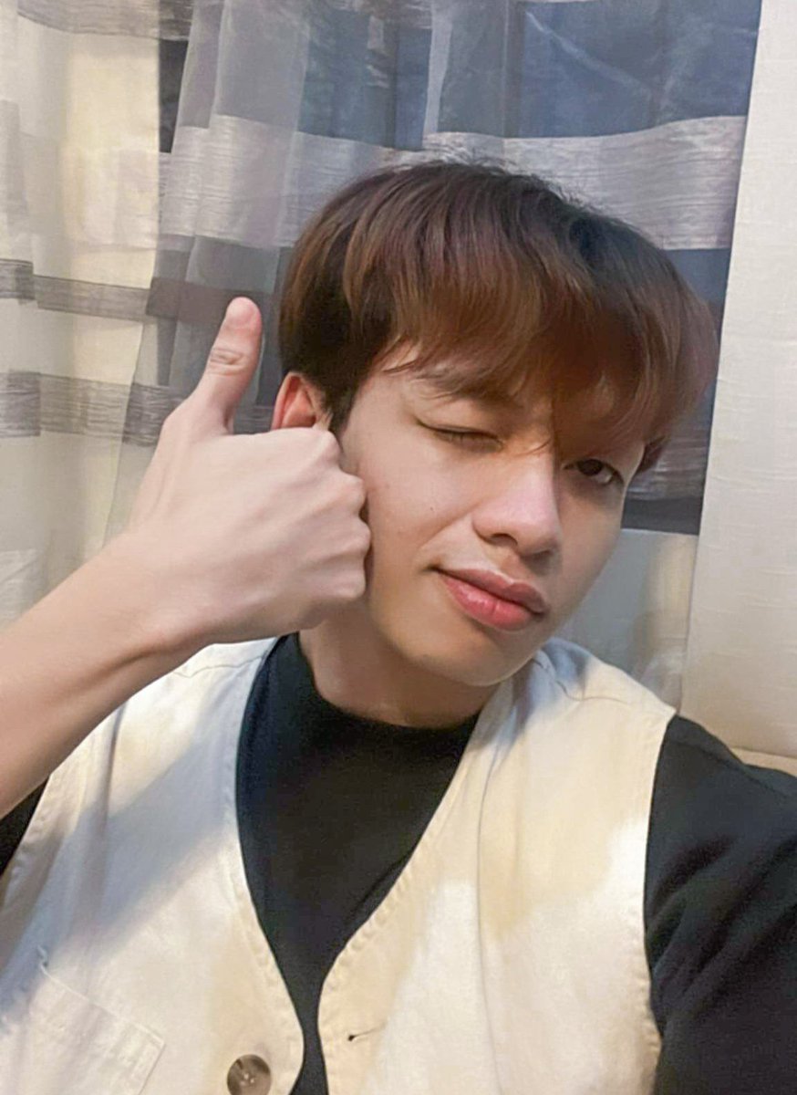KL_DreamMaker's tweet photo. [📸] 221224 | DREAM MAKER KL Captures

Wishing all the KLusters and everyone a lovely Christmas weekend! 🎄✨ 

Take care, and enjoy the twinKLing lights and the spellbinding scent and taste of lumpia wafting through the air like our Dream Chaser KL 🌟 Happy Holidays! https://t.co/qxnKEd0hdE