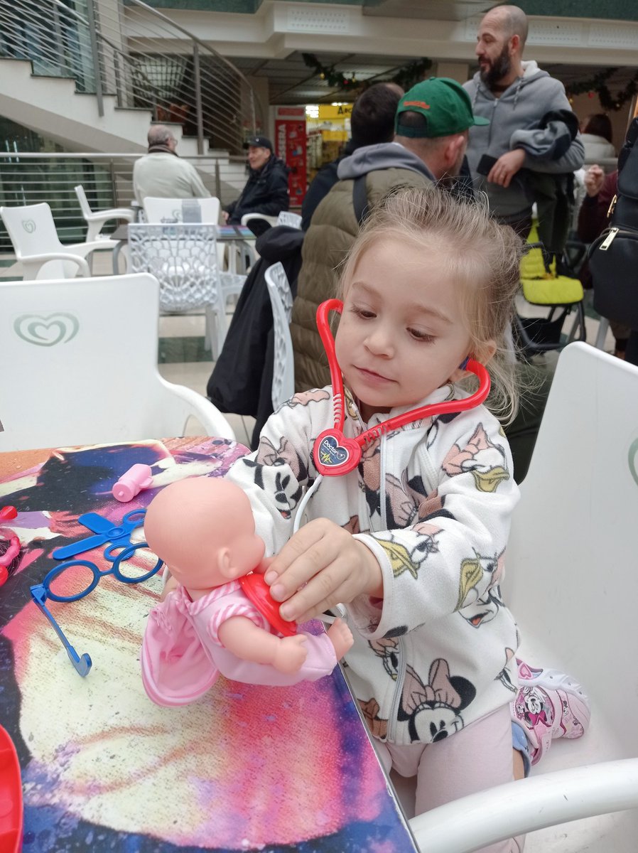 Proud auntie moment!
Children nurse in the making! Shall we reserve Priscilla a spot in our next cohort?

<a href="/UoWFEHW/">UoWFEHW</a>