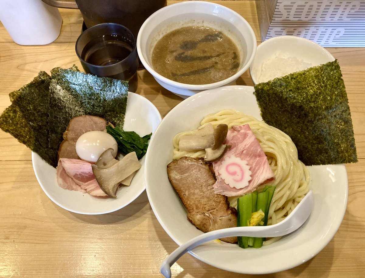 12/24昼 蕾 分家 @大宮 ★特上濃厚煮干つけ麺_大盛1,300円 並盛/大盛は同料金 歯ごたえあり反発力が半端ない美味い麺！濃厚な煮干は旨味をググッと効かせ丁寧な仕事。トッピングはどれも綺麗で美味い！またお店行きます😆