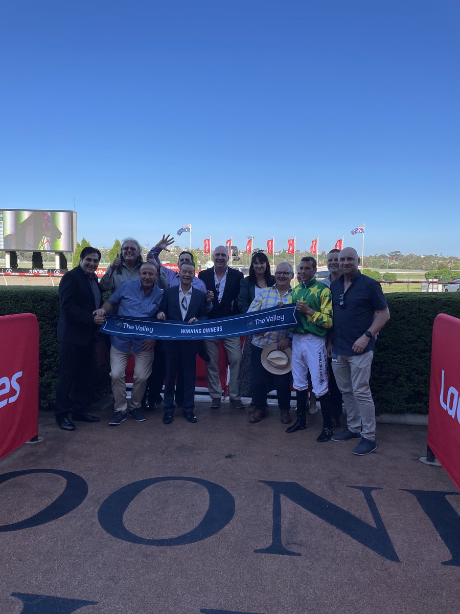 1000giggles's tweet photo. Congrats to all winning #OwnersConnections @TheValley #XmasEve22 @ladbrokescomau #SweeneyEstateAgents @SwettenhamStud & thx to all owners sponsors patrons #TheValleyTeam @Racing @RacingVictoria Participants&teams #1000Smiles 🫶🎄🤩🥳😄👌#MX https://t.co/NIJrDNTUDQ