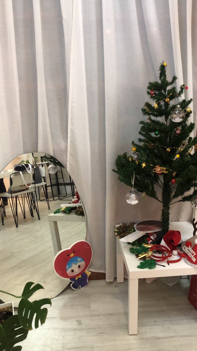 iluvkookv_'s tweet image. งานน่ารักมากกกขนมก็อร่อยยย #Christmastreewithtinyboy