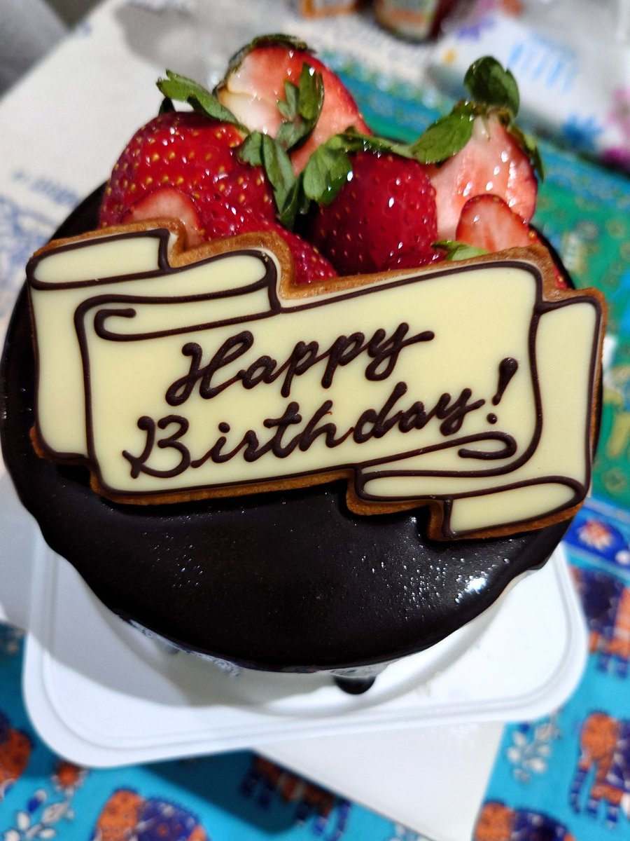 boss_boss_yuka's tweet photo. ULTRAJAMのケーキうまぁぁぁい
お店の方のご厚意に甘え
MerryXmasを
HappyBirthdayにしていただいたのだぁ
ありがとうございます🥰
#ULTRAJAM https://t.co/YPlJwKC6K9