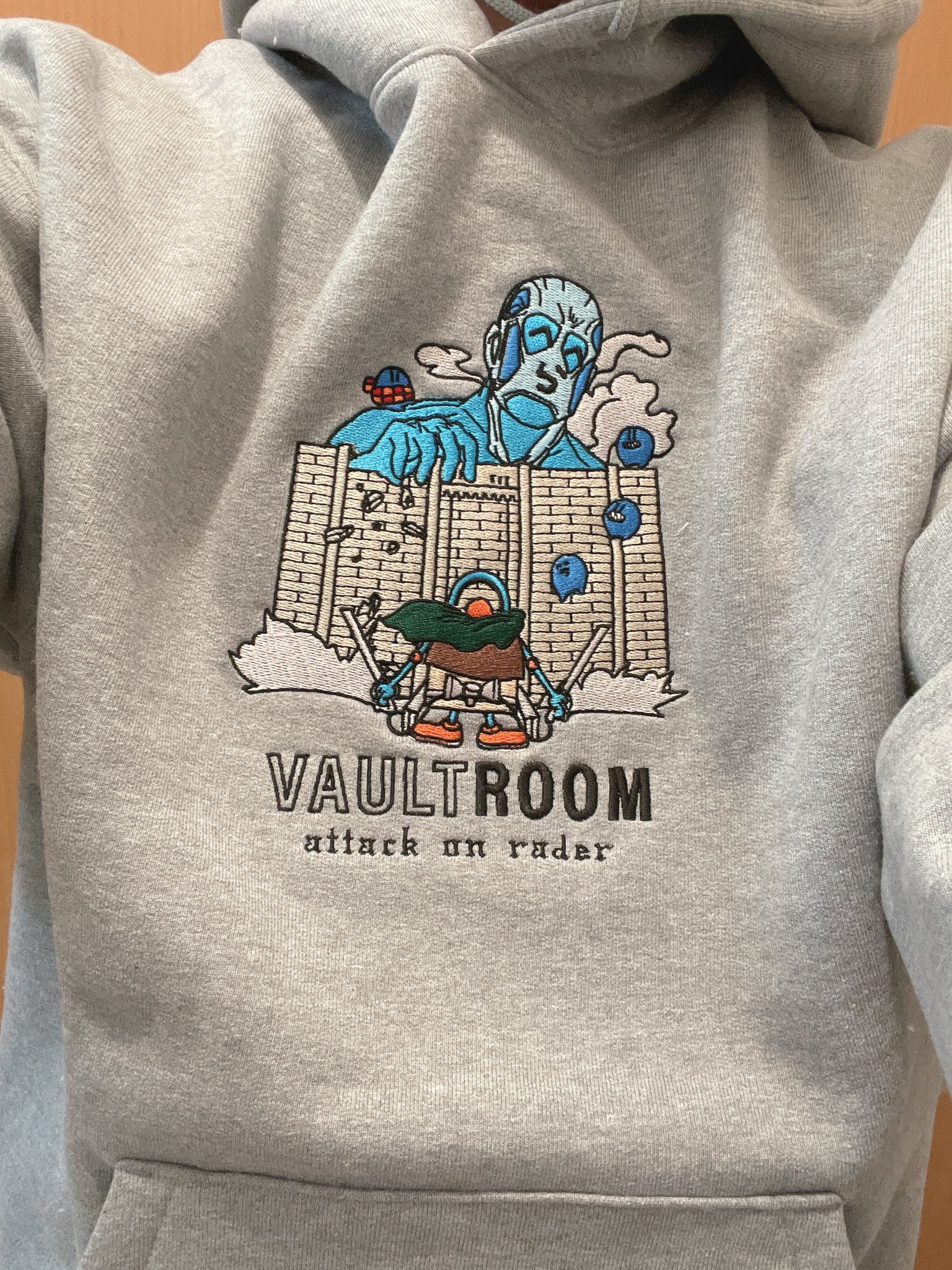 公式サイト vaultroom VR × AKARIN HOODIE / BLK Lサイズ パーカー