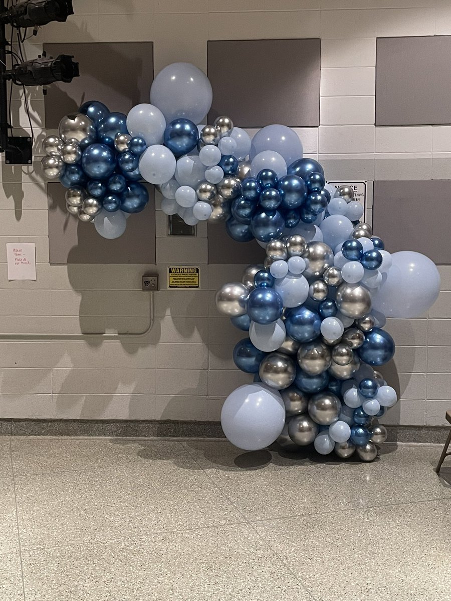 AhrensJ1's tweet photo. Door Decorating &amp; ❄️ Wonderland Team Activities - We are ready to go! @Oldfield_MS https://t.co/S0wF8VRou9
