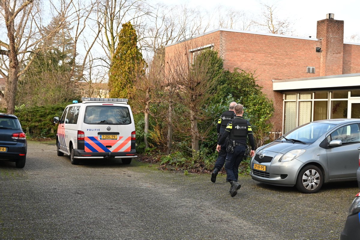 112Nijmegen's tweet photo. Woningoverval met vermoedelijk pistool in Nijmegen - https://t.co/nMo3VWG3sN https://t.co/bGTVjsT0wG