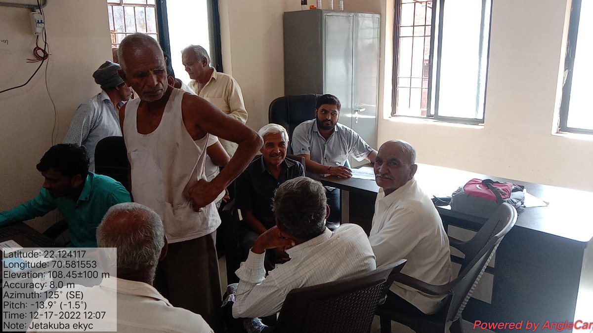 Dhaval_R_C's tweet photo. લોધીકા તાલુકા માં પ્રધાનમંત્રી કિસાન સન્માન નિધિ અન્વયે જુદા જુદા ગામો માં  ગ્રામસેવકો દ્વારા ખેડૂતોને Ekyc નો કેમ્પ નું આયોજન કરવામાં આવ્યું.
@DDORAJKOT1 @LodhikaTdo @chavdaashvin4 @Dhaval_R_C @Gramsevak1972 @CMOGuj @RaghavjiPatel https://t.co/VCDWRNW7tr