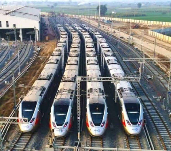 24coaches's tweet photo. Fleet of new Alstom - Bombardier rakes for the Delhi - Meerut semi high speed RRTS at the Duhai depot. The trains have a design speed of 180 kph. https://t.co/DLZIMWPQ52