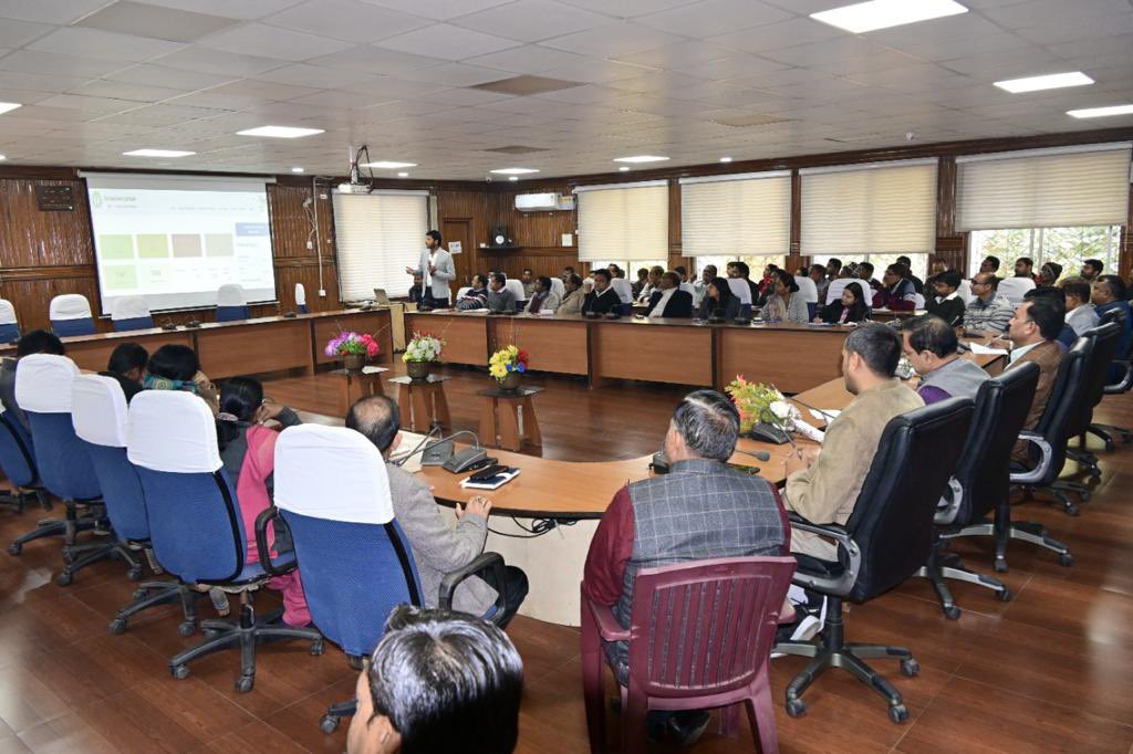 vivek_kmr_singh's tweet image. Presented our digital initiative #DumkaGramSampati on #GoodGovernanceWeek2022 at Dumka Collectorate. Thanks to the Dumka Administration and Specially @karnsatyarthi sir for this great initiative towards Digital India and Good Governance. 
#DigitalIndia