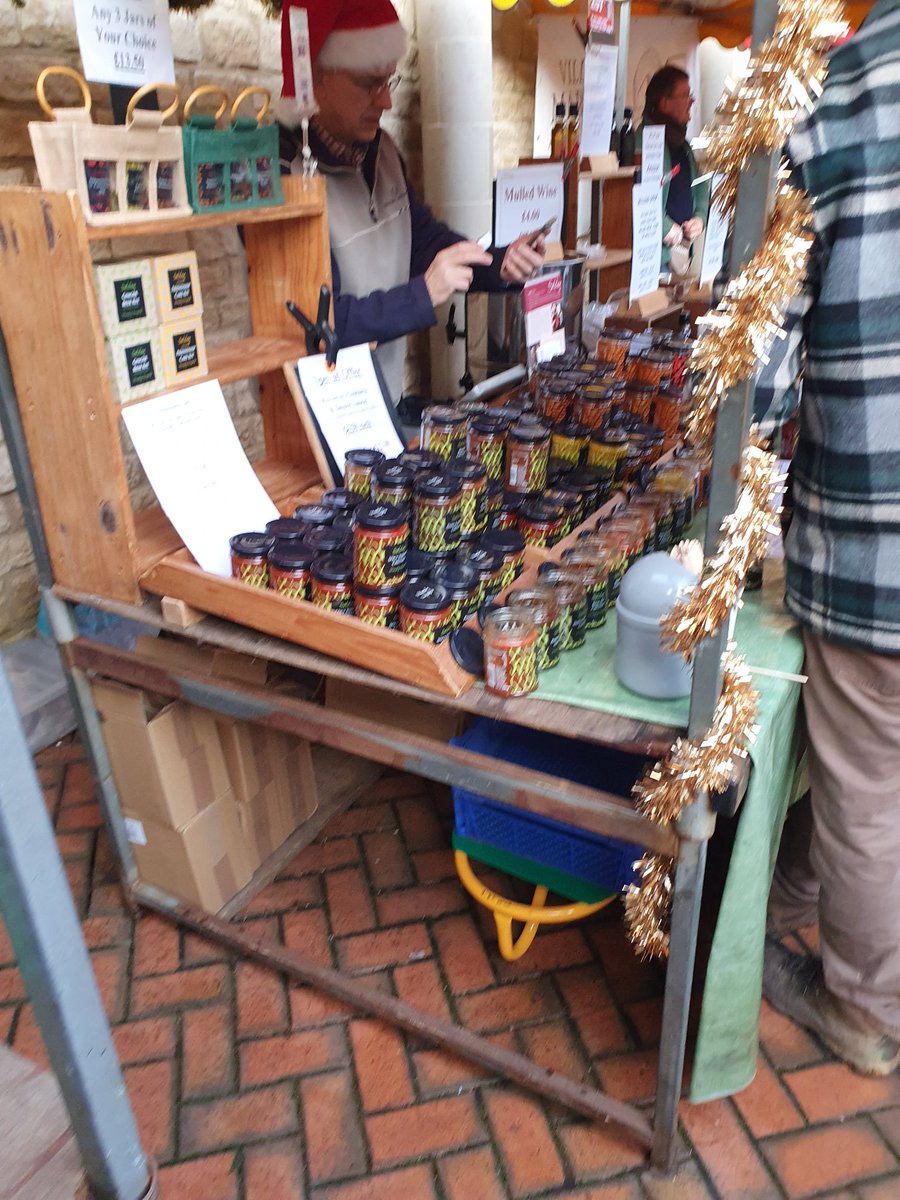 RJonTourUK's tweet image. Cheese, chutney, bread and Olives were too tempting as we're the mulled ciders at Stroud Farmers Market, #Christmaseve edition.
rjontour.com/stroud-farmers… #gloshour #glosbiz