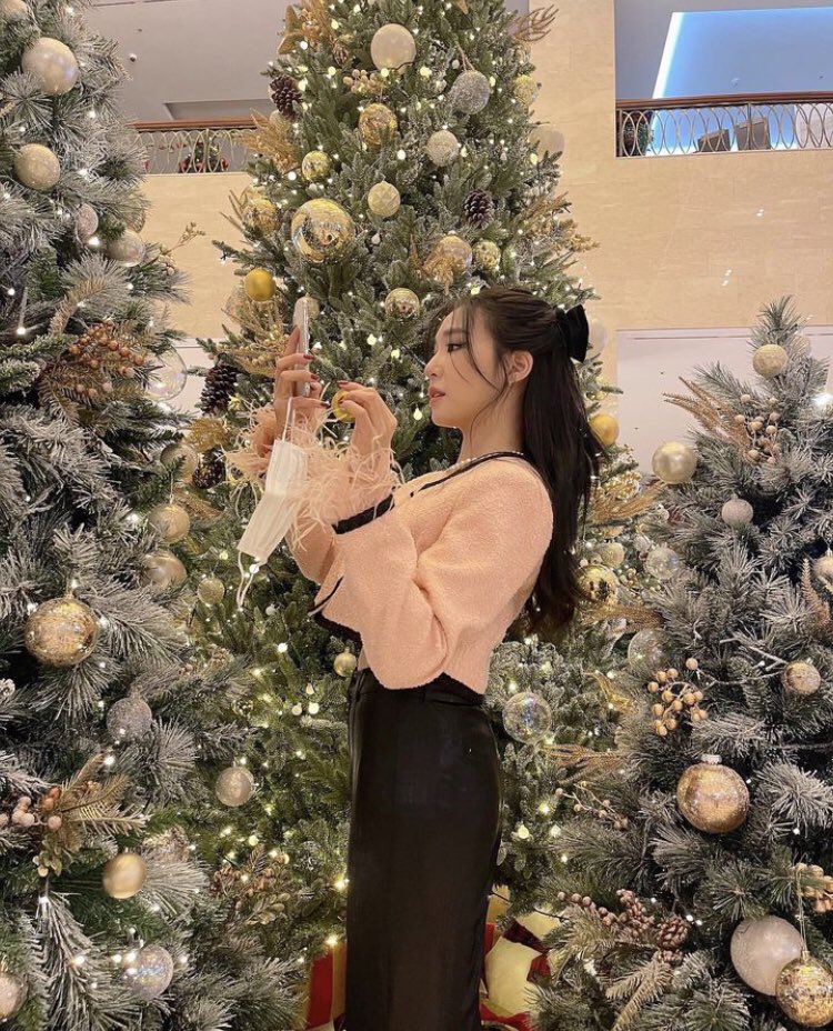 ㅤㅤㅤㅤ ㅤㅤㅤㅤㅤㅤㅤㅤ                      
        
         collin.⠀⠀⠀⠀ sns.⠀

        ▭ “ have yourself a merry
        little christmas. ”
   ㅤㅤㅤㅤ ㅤㅤㅤㅤㅤㅤㅤㅤ
ㅤㅤㅤㅤ ㅤㅤㅤㅤㅤㅤㅤ