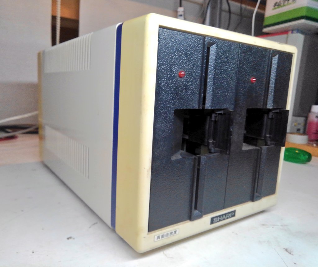 toshitada1973's tweet photo. PC-3200とコンビを組むFDD、CE-331Mです。底部のスタンドを引き出すと、結構な高さになるよ。重さで折れないか不安になるけど。
#CE331M https://t.co/cFmRFxtqF2