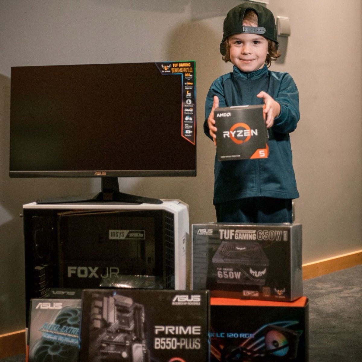 foxjr road to Major starts here 😄

Thanks <a href="/asusrogpt/">asusrogpt</a> 

A caminhada do meu Junior para o Major começa aqui 😄

Obrigado <a href="/asusrogpt/">asusrogpt</a> ❤️

Bom natal a todos!