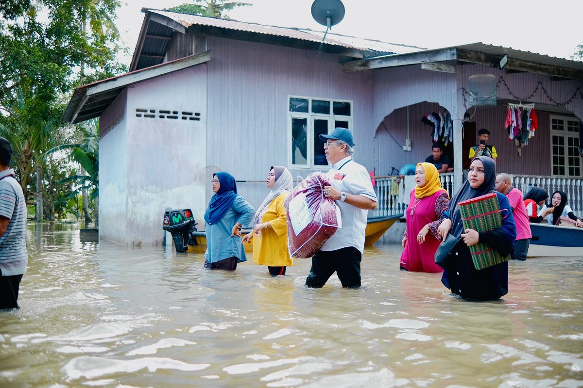 AnnuarMusa's tweet photo. Khidmat ini tidak perlu kepada jawatan. Selagi berpeluang kita teruskan. https://t.co/MvFSZiuEaC
