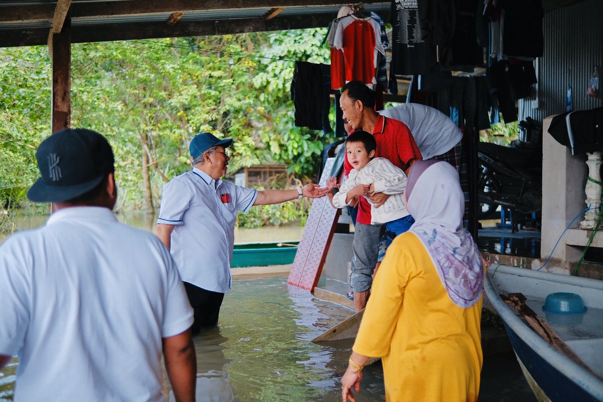 AnnuarMusa's tweet photo. Khidmat ini tidak perlu kepada jawatan. Selagi berpeluang kita teruskan. https://t.co/MvFSZiuEaC