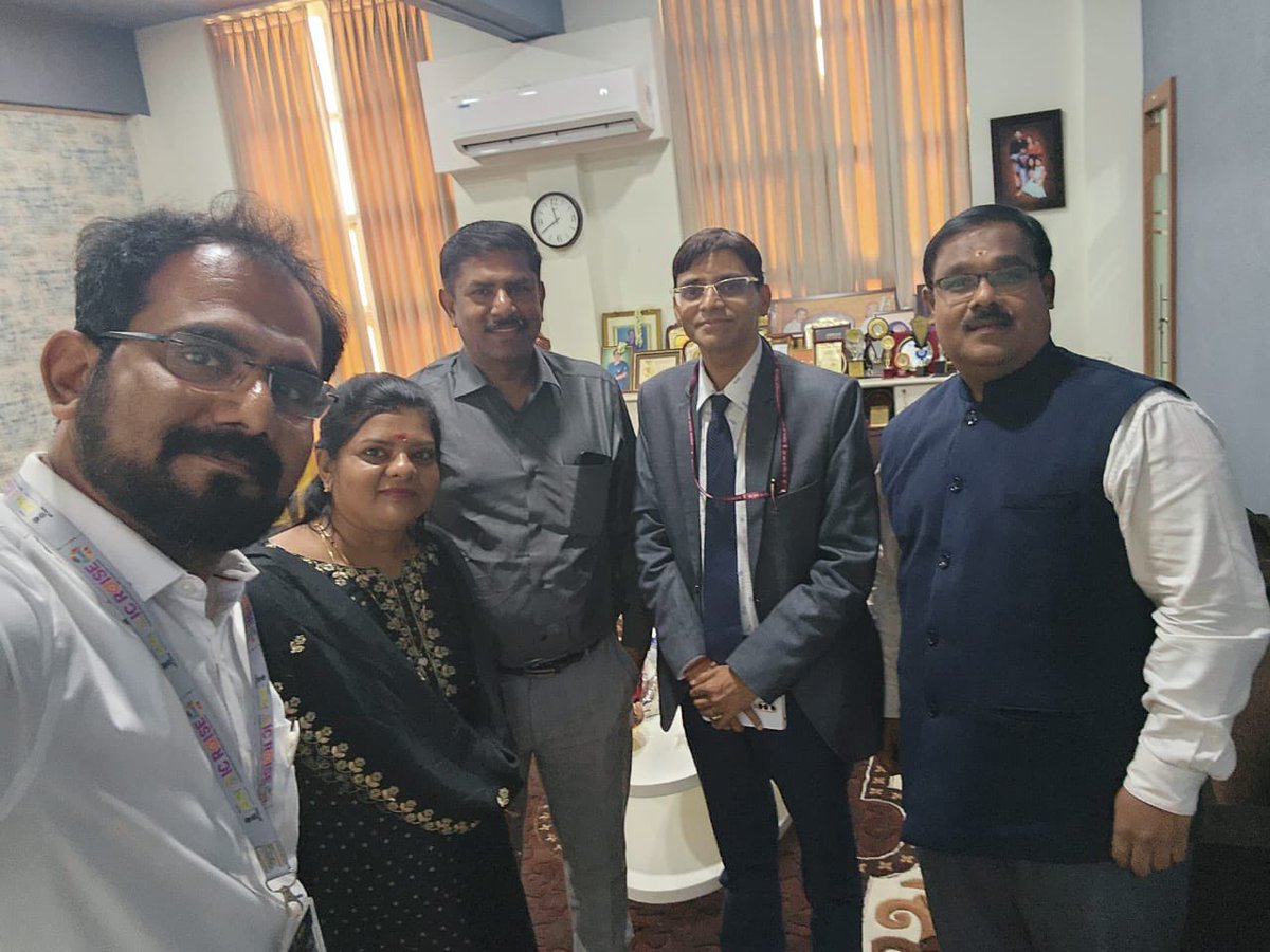 Manickam_reach's tweet photo. Indianised intellectual speech from Amazing personality Chandrasekhar Buddha, Chief Coordinating Officer, AICTE, Ministry of Education, Govt. of India at our Rathinam Technical Campus’s 4th Graduation Day celebration. Congratulations to ALL Stakeholders.#AICTE #ugc #moe https://t.co/BNC1fm6huk