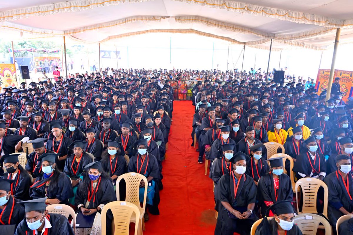Manickam_reach's tweet photo. Indianised intellectual speech from Amazing personality Chandrasekhar Buddha, Chief Coordinating Officer, AICTE, Ministry of Education, Govt. of India at our Rathinam Technical Campus’s 4th Graduation Day celebration. Congratulations to ALL Stakeholders.#AICTE #ugc #moe https://t.co/BNC1fm6huk