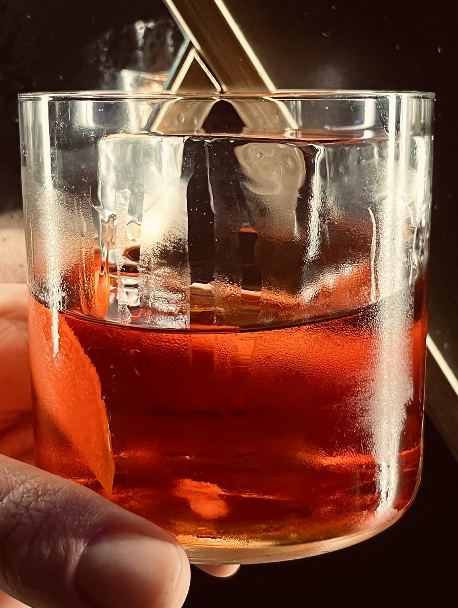 vdevermut's tweet image. Novedades para estos días especiales:

- VouleVardier: con Jack Daniels, Campari, vermut Lustau y naranja 🍸

- ‘Vocata’ de pavo al moscatel con frutos de temporada, espinaca fresca y salsa de arándanos 🫣😋

¡Abrimos todos los días! 
🎅🏻🥂🙌🏻