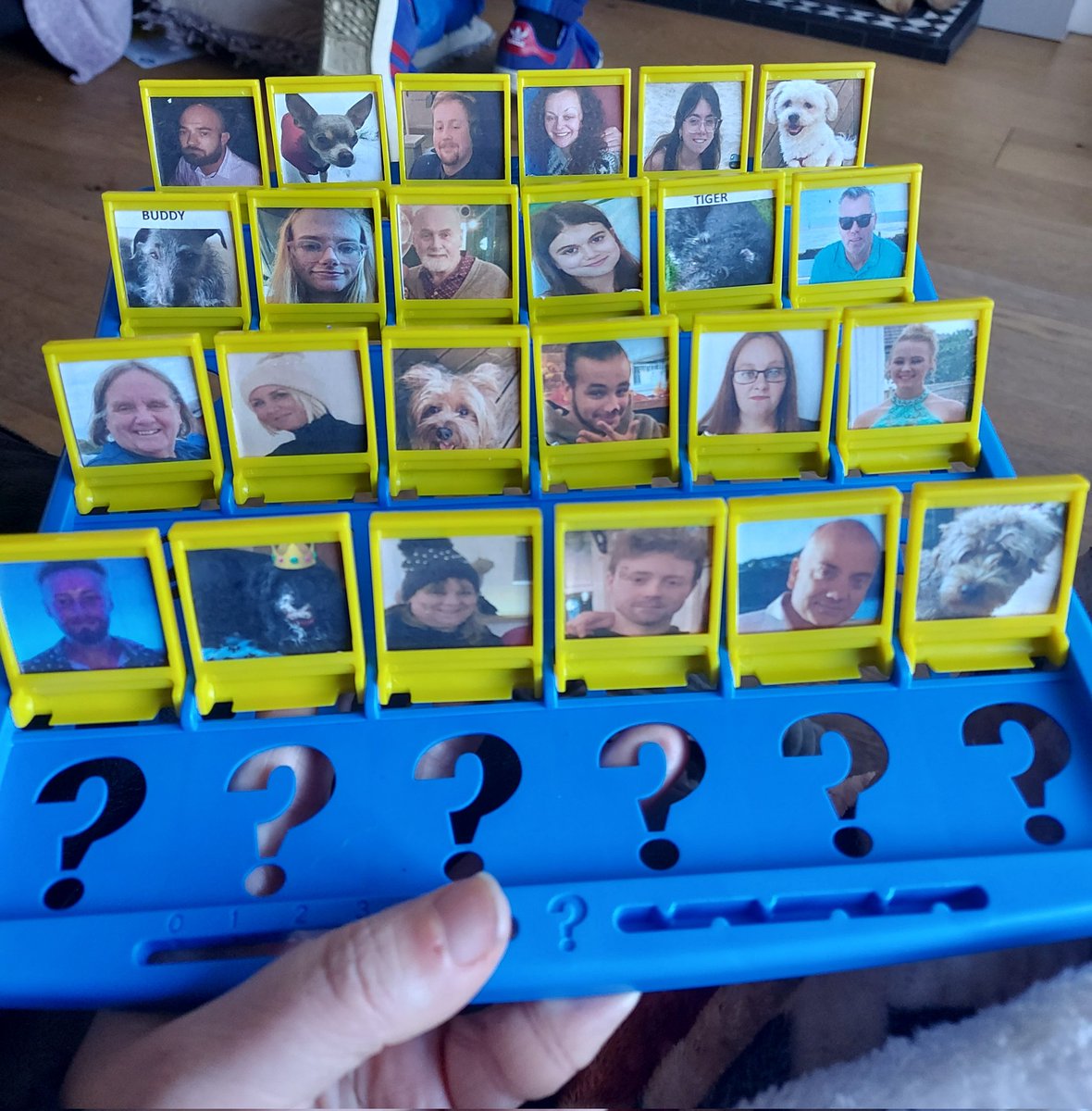 MrsHuntingKMPA's tweet photo. Ready for family guess who tomorrow. #Xmas #guesswork #FamilyTime https://t.co/6TSL88s5QQ
