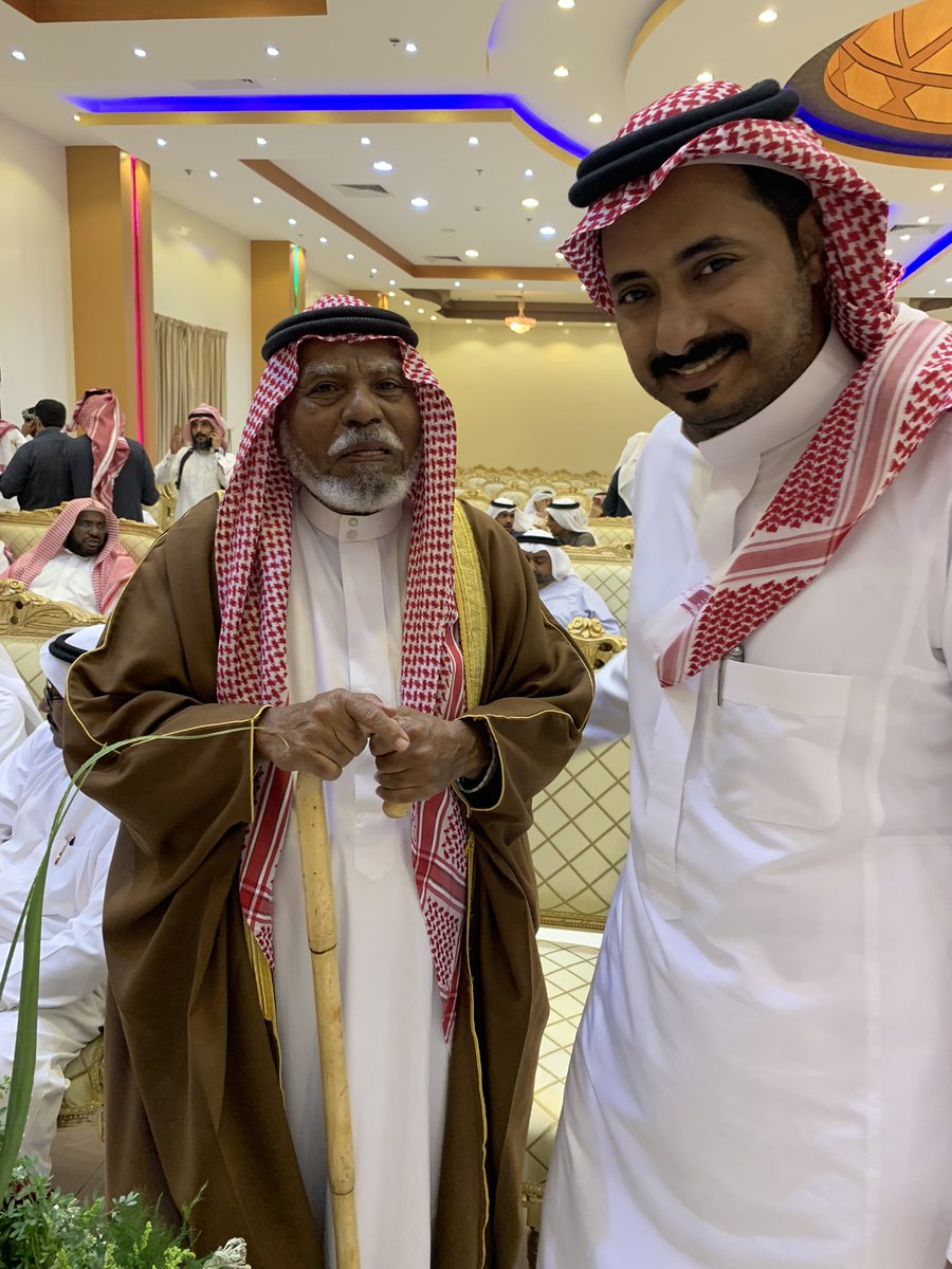 ALGASSER2020's tweet photo. في ليلة امتزج فيها الماضي الجميل بالحاضر المشرق .ليلة شكر وعرفان وامتنان جسدها اهالي الحقو في مبادرة رائعه لتكريم رجل التعليم الأول بمركز الحقو الاستاذ: جبران محمد عامر . بعد اكثر من عشرون عاما ً قضاها في خدمة تعليم اهالي الحقو 🌹🌹 https://t.co/pPEV1Jzlvy