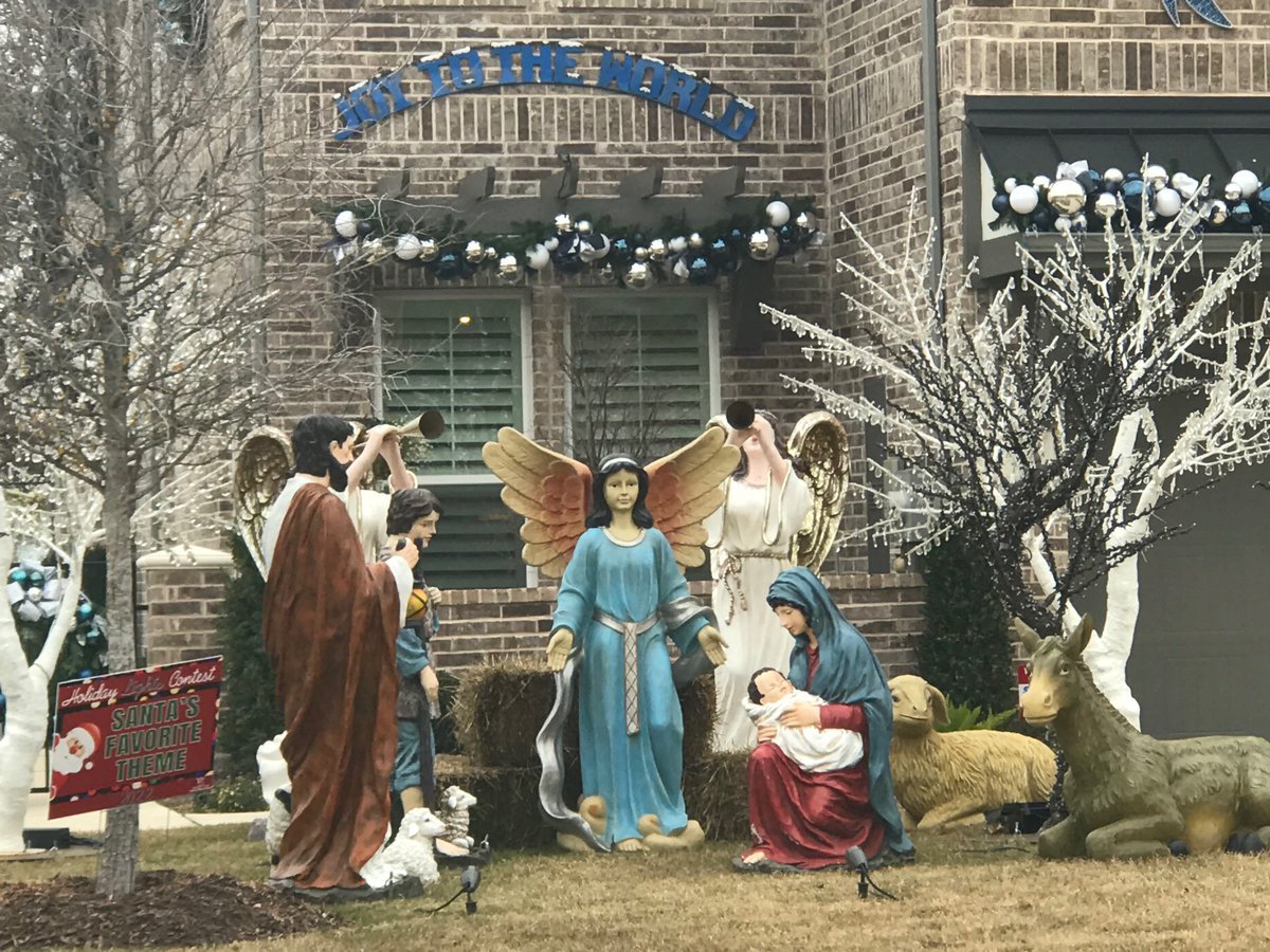MessengerUpdate's tweet photo. The winner of the Santa’s Favorite Theme award during a local decorating co test ahead of #Christmas: https://t.co/IkmYx7o2I4