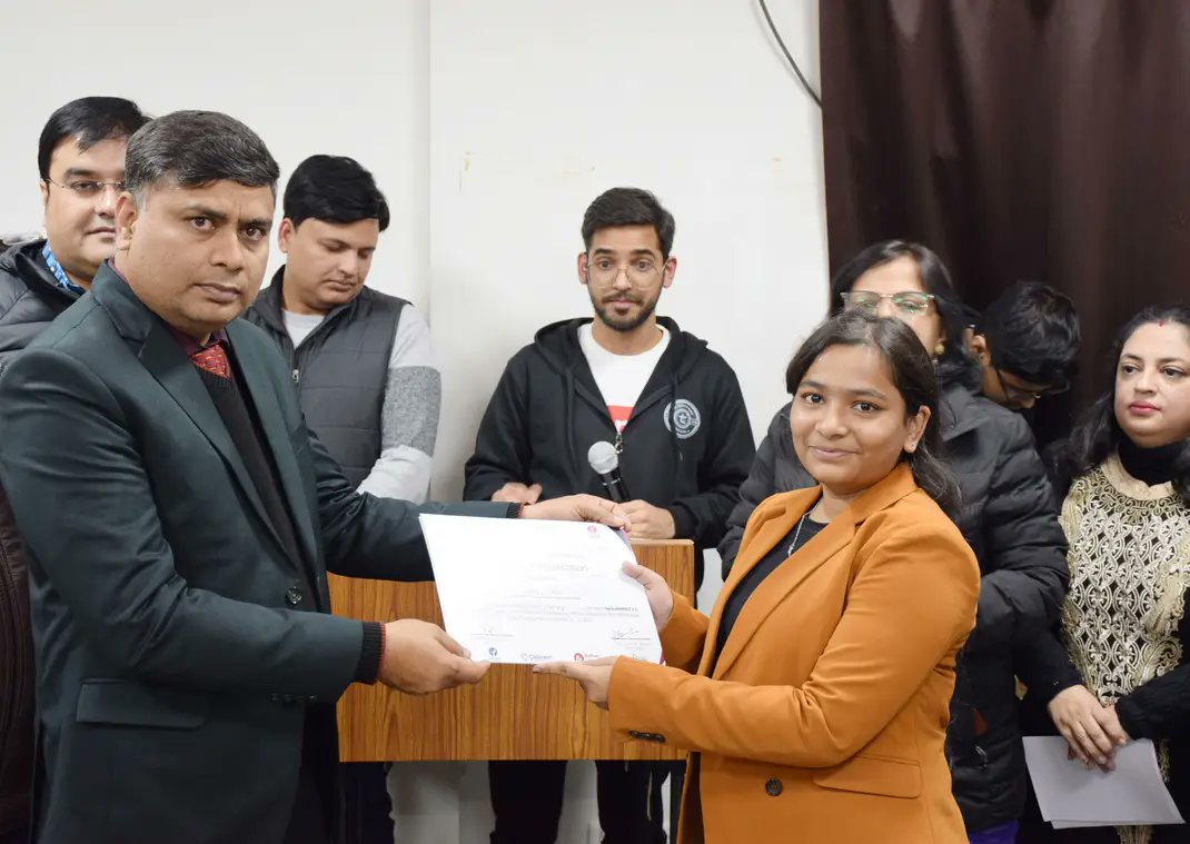 QuasarReeha's tweet photo. It was thrilling organising #HackwithMAIT 3.0!
At the end all the hardwork was worth it!
I made more connections and friends by being in organising team team than participating as focused more on refining product than networking! https://t.co/atn7xTZgIm