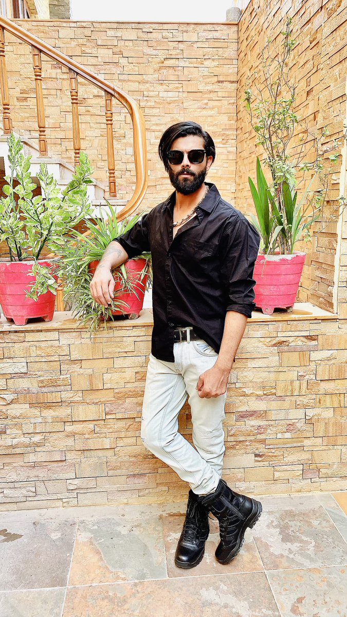 imjadeja's tweet photo. Real and Royal🖤😎 https://t.co/jHrjH8iEHr