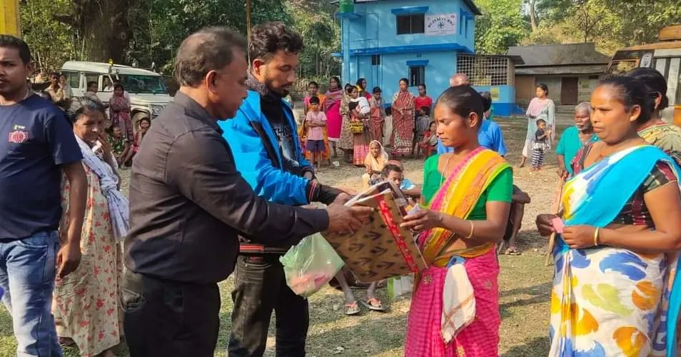 ForestDeptWB's tweet photo. Madarihat Range, Jaldapara arranges ‘clothing distribution’ camp for the needy

To read more:https://t.co/b72c60ROgJ
.
.
.
.

#wbforestdepartment #DistributionCamp #woollens #WBGovernment #joldaparaforestdepartment #madarihat #clothdistribution #northbengal https://t.co/0j5c5IU4lo