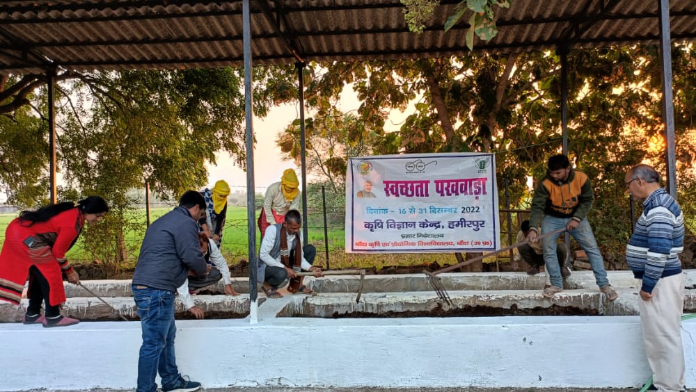 VigyanUp's tweet photo. # Swachhta Pakhwada on 21-12-2022
# KVK Hamirpur UP

On the ocassaion of Swachta Pakhwada from women and staff cleaning in vermi compost unit of KVK https://t.co/2RIrlLpIpC