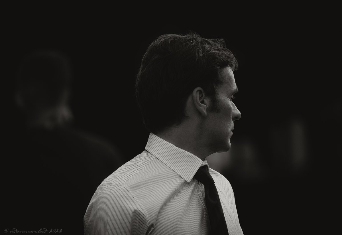 do the breathing for me while i am away

#ShaunEvans filming/directing [a catch-up for S9F1? of] #Endeavour , Beaumont St., Oxford, Aug. 7th 2022.