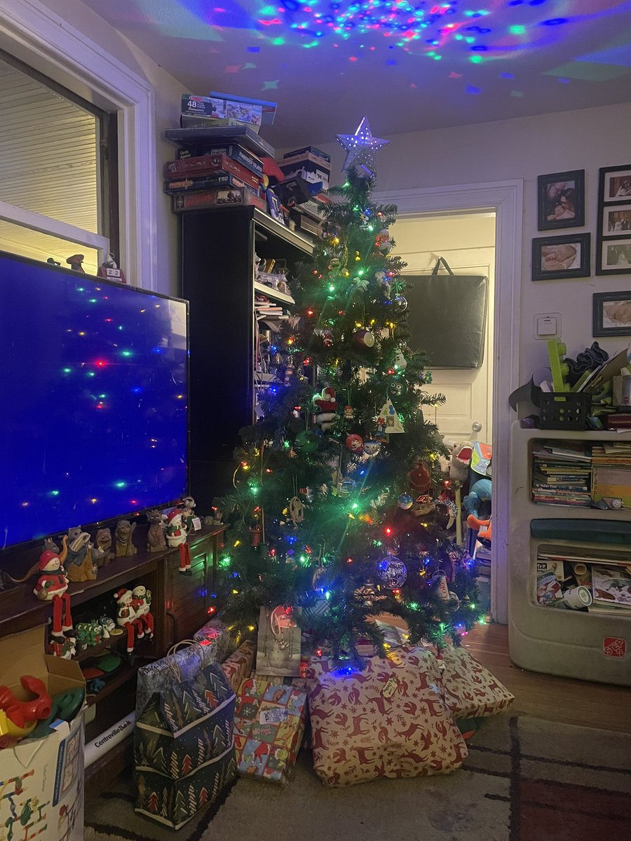 MerryBlacksmith's tweet photo. Starting to look like #Xmas https://t.co/gpZkwKcPZ7