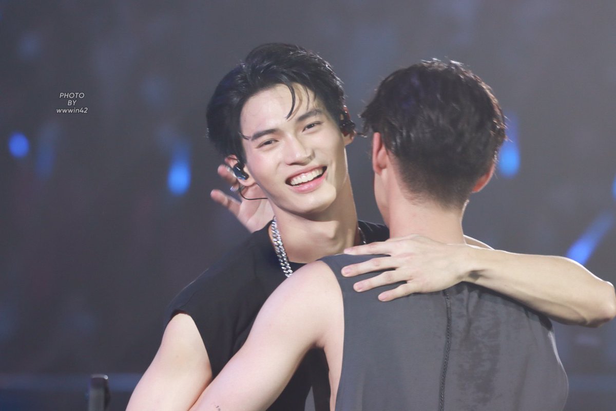 _lelilas's tweet image. น้องวินเก่งมากเลยวันนี้ เก่งที่สุด✨💚

#BrightWinConcert
#winmetawin @winmetawin