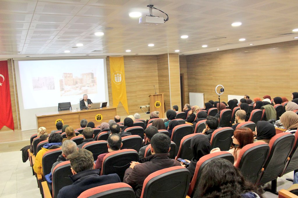 İnönü Üniversitesi öğrencileri ile "Dünden Bugüne Kudüs Diplomasisi" üzerine sohbet ettik.
Programı düzenleyip bizleri davet eden İnönü Üniversitesi Kudüs Öğrenci Topluluğu'na teşekkür ederim.
<a href="/kudus_toplulugu/">KUDÜS ÖĞRENCİ TOPLULUĞU</a>