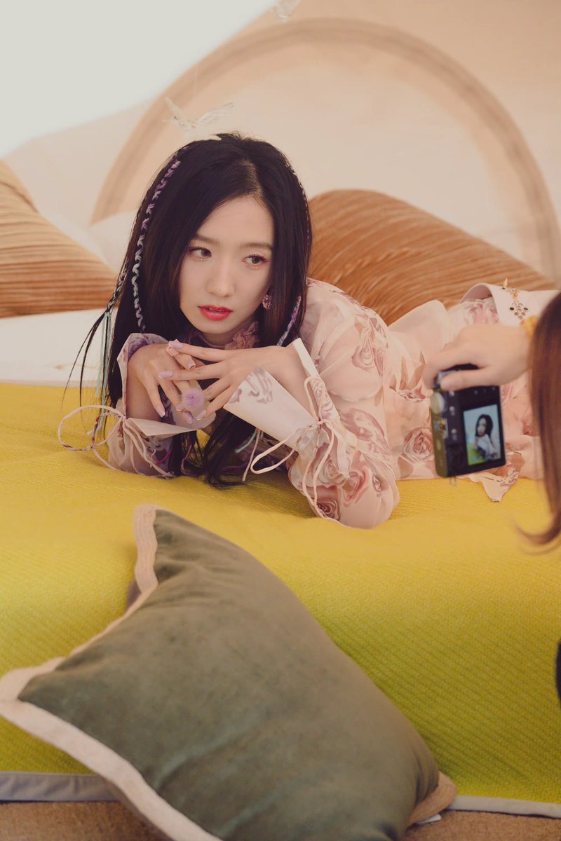 m_meiqifanspage's tweet photo. #MengMeiQi
【PIC】Flyer’s MV Behind the scene (2)
Cr . Photographer @ WH3
#Dance #wjsn #เมิ่งเหม่ยฉี #孟美岐 #맹미기 #CPop #우주소녀 #music #kpop #미기 #Meiqi #whitefrequency #flyer https://t.co/HtAen4vDA0