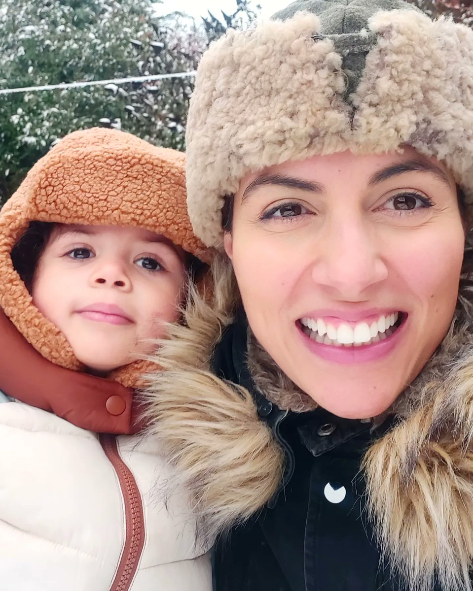 AndreaTyrimos's tweet photo. The first snow in our new home... ❄🏠 

@ANDYZERO8

#cambridgeshire #AndreaTyrimos https://t.co/wePuFizzjA