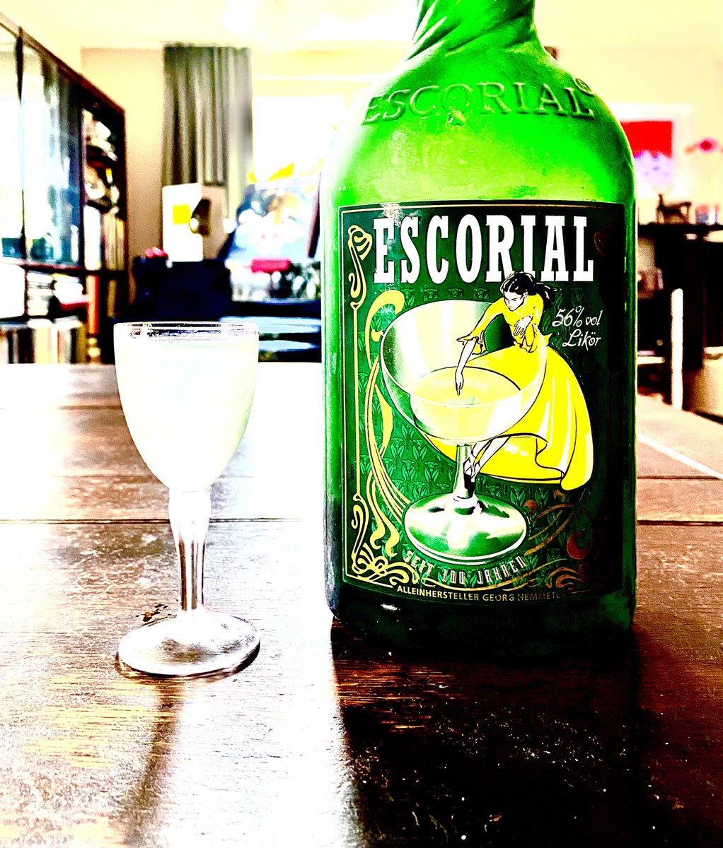 NikitaPopowitch's tweet image. Habt ihr schon auf den „bösen Wurm“ getrunken?
#robok