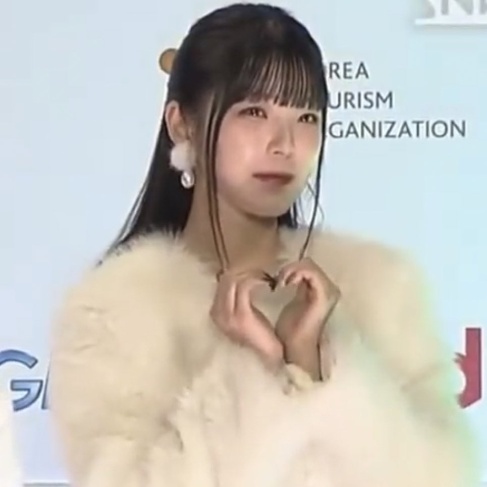 her bangs.. so beautiful