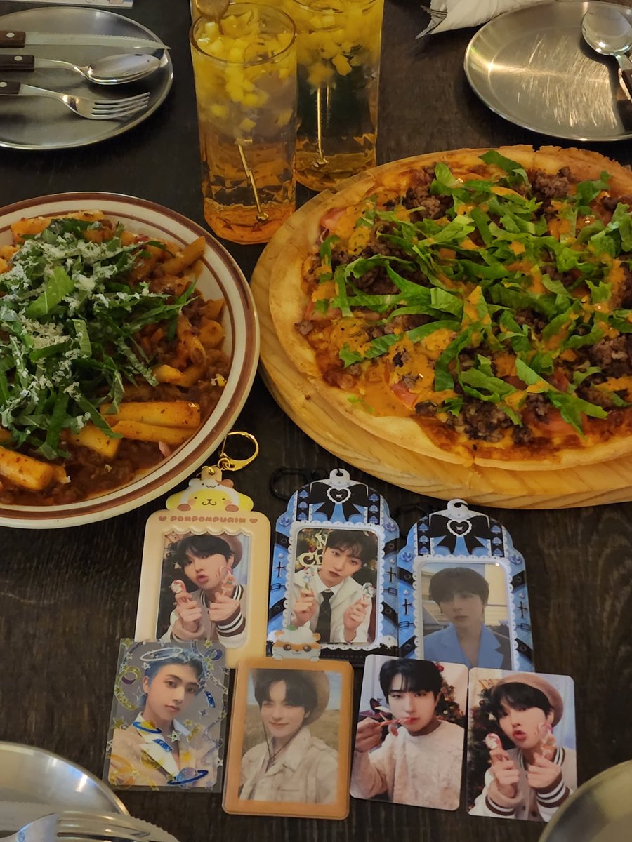 공연 끝나고 위부들끼리 뒤풀이!!! 💜💙

#기욱이_볼주머니_저장창고
#강건너_현구맛집