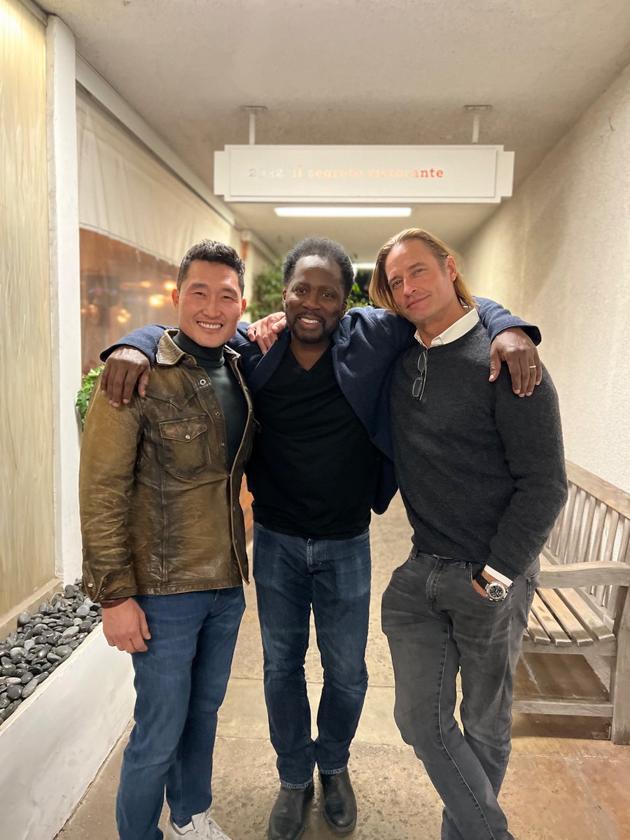 HaroldPerrineau's tweet image. Happy Holidays from the Lost Raft Crew.
@JoshHolloway @danieldaekim 
#lost