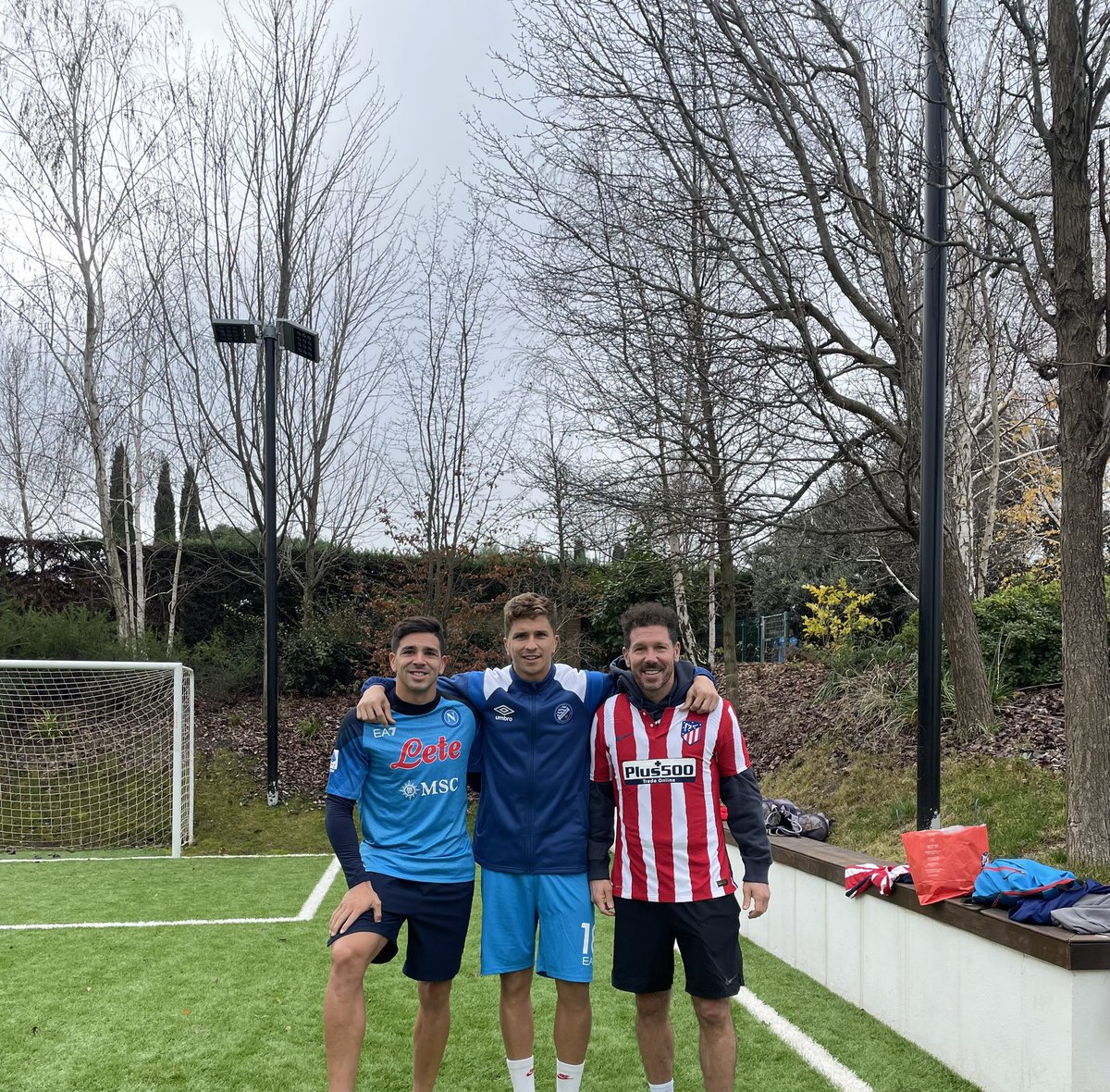GianSimeone's tweet photo. Haciendo lo que mas nos gusta en Navidad ⚽️❤️ https://t.co/ohNan84PCb