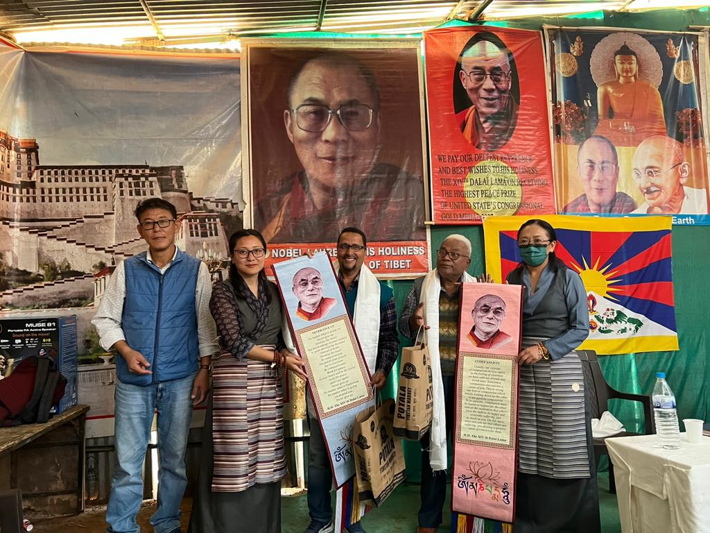 Tibparliament's tweet photo. As per the program of @Tibparliament, parliamentarians Tsering Lhamo and Tenzin Choezin have visited the Tibetan winter market in #Ranchi and spoke to the Tibetan sweater sellers on the current political status of Tibet and the status of campaigns on Tibet's issue from 23-24 Dec. https://t.co/DgVTelIRuB