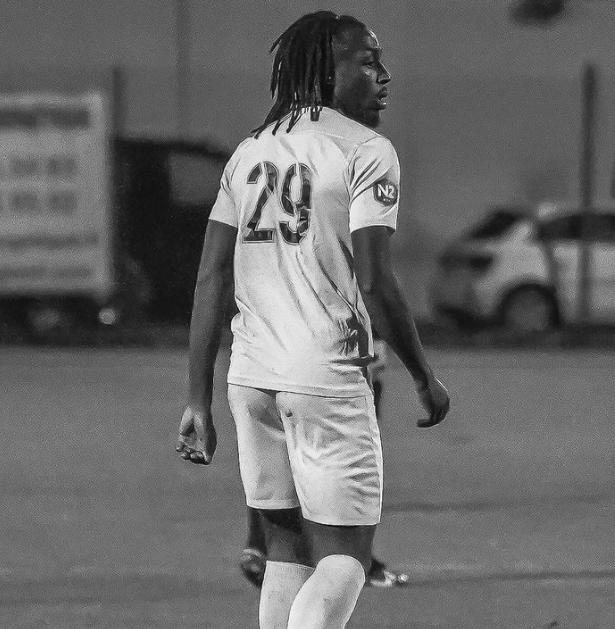 lequipe's tweet photo. Le club d'Aubagne (National 2) a annoncé samedi le décès de son joueur, Adel Santana Mendy, tué par arme à feu dans le 14e arrondissement de Marseille. Le jeune attaquant était notamment passé par le centre de formation de l'OM https://t.co/OQKKx7Y6nu https://t.co/zHhduE6DfW