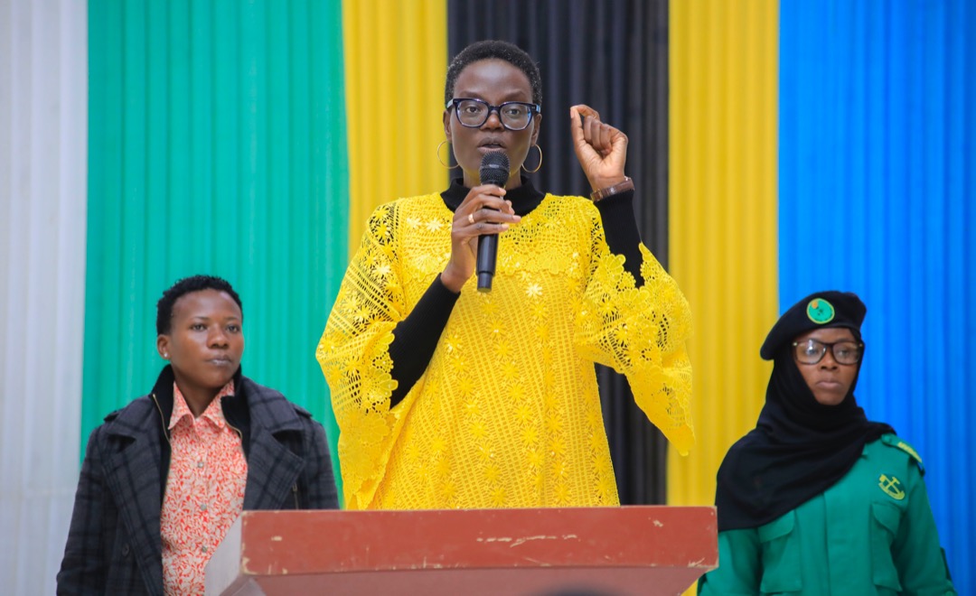 Gntv_5's tweet photo. Spika wa Bunge la Jamhuri ya Muungano wa Tanzania ambaye pia ni Mbunge wa Mbeya Mjini Dkt. @TuliaAckson amewataka wananchi kuacha tabia za kuendekeza majungu na badala yake wajikite katika kujenga taifa. (1/2) https://t.co/41hyKxk4Cv