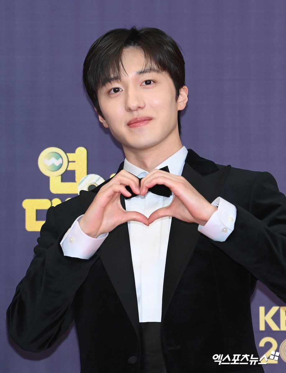 shootforPeach's tweet photo. 존잘🖤 https://t.co/ru71h9M1jp