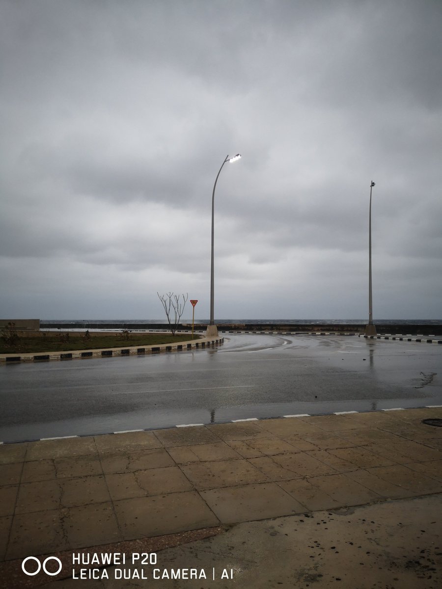 Amanece invernal en el malecón éste 24 de diciembre