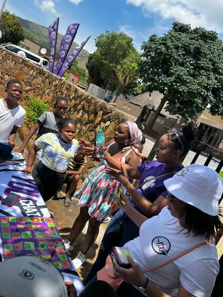 YOUFM898's tweet photo. #YOUCARES making Christmas special at Rakatane place of safety in Tlhabane. 
YOUFM team spread joy and happiness by hosting a Christmas party for the children. A fun-filled day with games, treats, a special lunch and Christmas gifts for each child. 
Wishing YOU a Merry Christmas https://t.co/mlIPTj7Pjy
