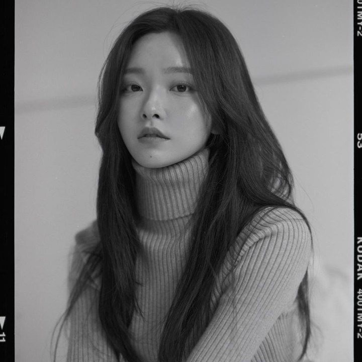 [heeseung lokal au]

                          "serendipity"

; gue seneng bisa ketemu sama lo, tapi maaf gue udah nyeret lo ke dalam lingkungan yang gak seharusnya lo tau. ─ Mahesa