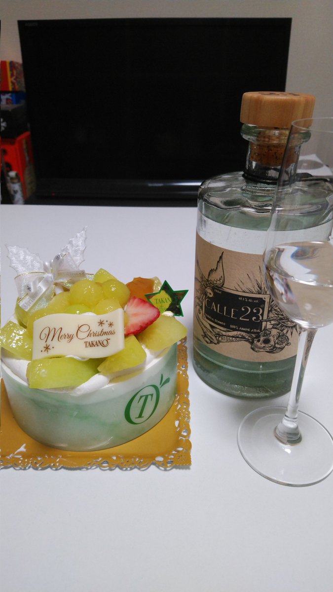 marutequila's tweet photo. 「TAKANO」のマスクメロンのケーキとカジェ23クリオージョ😄

クリオージョは３本目😊 https://t.co/2KeMecLNsY