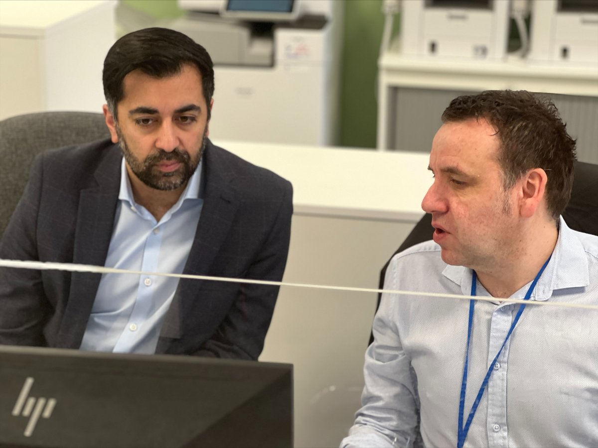 Health Secretary <a href="/HumzaYousaf/">Humza Yousaf</a> visited <a href="/NHS24/">NHS 24</a> staff to thank them for their hard work helping others during this period of high demand. 

Please only call 999 in an emergency. Otherwise, check NHS inform or download the NHS 24 Online app or call NHS 24 on 111.